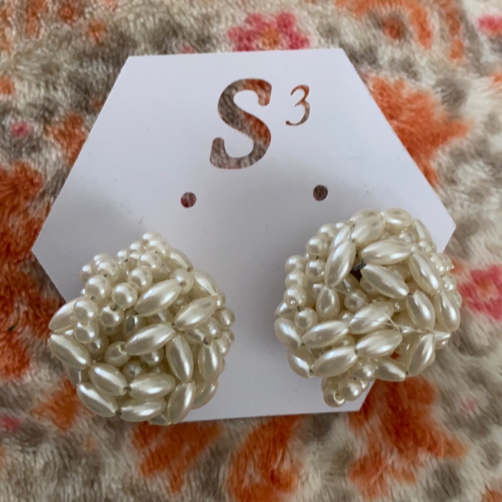 Vintage Beautiful! clip earrings 👗